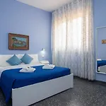 Corso Italia לינה וארוחת בוקר